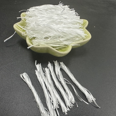La forma Bunchy torta fibra grigia di Biture pp affinchè il rinforzo si fendi resiste a e calcestruzzo
